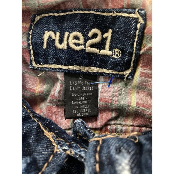 Junior's Rue 21 Dark Wash Distressed Denim Jacket Size Small - Picture 3 of 4